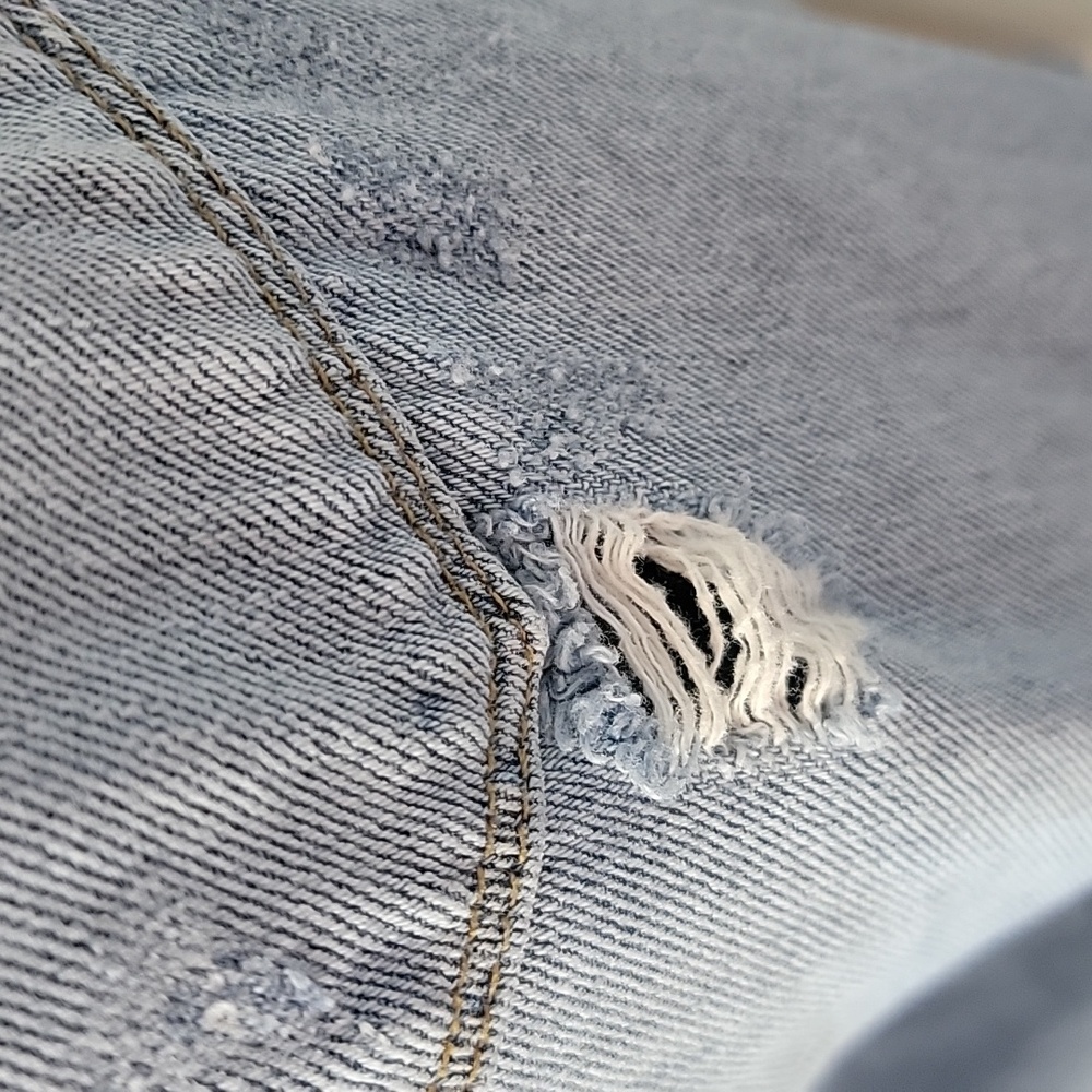 BDG | URBAN OUTFITTERS Mom High Rise Distressed Destroyed Light Wash Jeans 28‎ - Picture 5 of 9